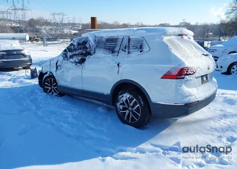 2021 Volkswagen Tiguan 2.0T Se/2.0T Se R-Line Black/2.0T Sel z USA, uszkodzony, nr VIN 3VV2B7AX2MM117543